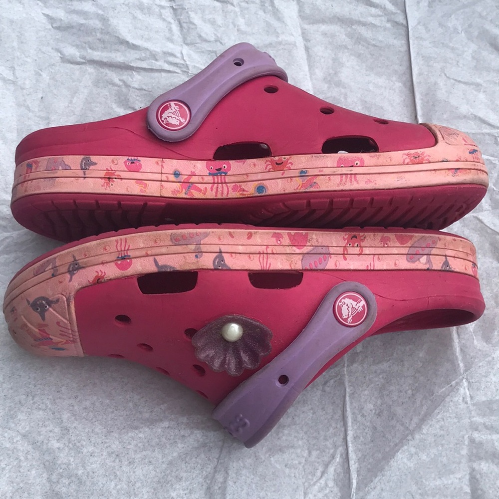Pink crocs SZ 3 w/ pearl detail & color design